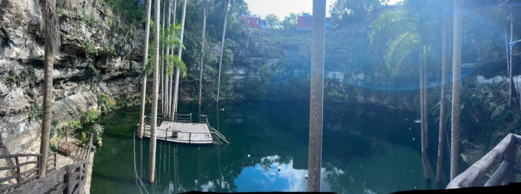 Hacienda y cenote