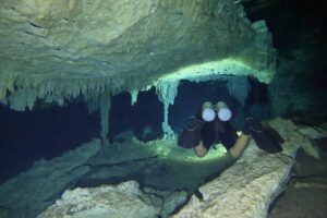 Diving Cenote Nohoch