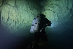 Diving Cenote Kin Ha