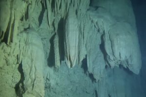 Diving Cenote Kin Ha