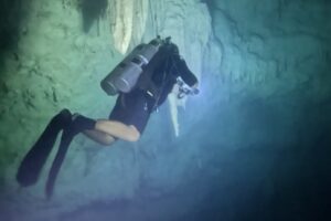 Diving Cenote Kin Ha