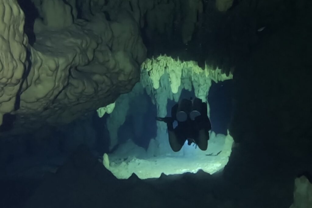 Diving Cenote Taak Bi Ha