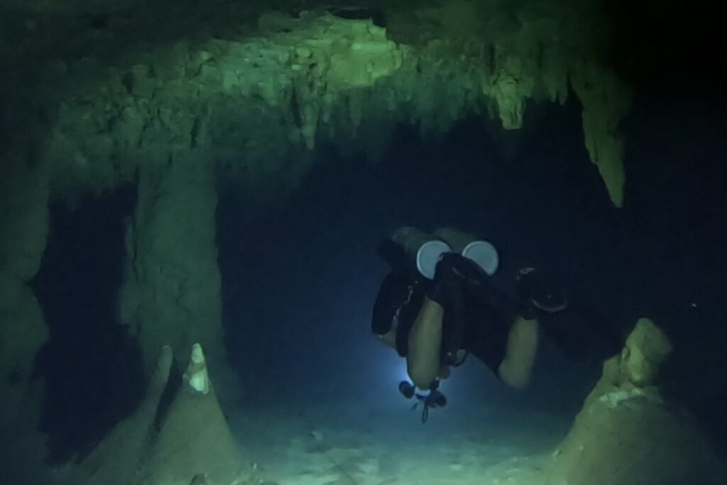 Diving Cenote Taak Bi Ha
