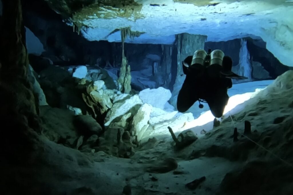Diving Cenote Taak Bi Ha