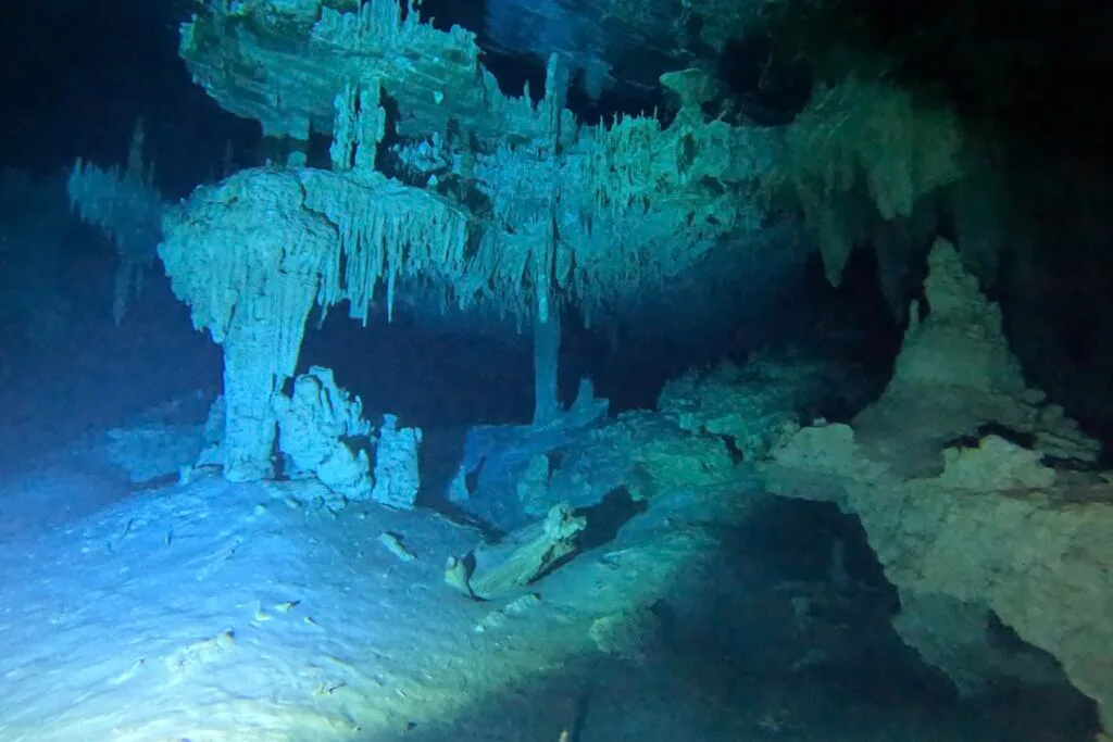 Diving Cenote Nohoch