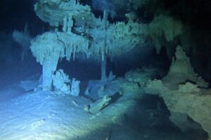 Diving Cenote Nohoch