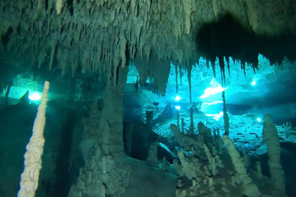 Diving Cenote Nohoch