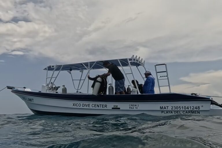 No Limit - Xico Dive Center boat in Playa del Carmen